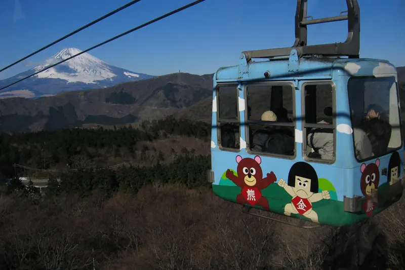 Kabelbaangondel in Hakone met de Fuji in de verte